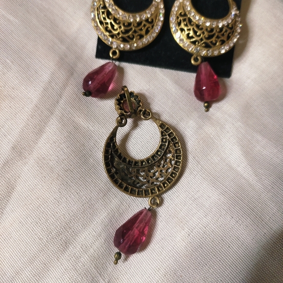 Pink stone chandbali with pendant - Picture 5 of 7